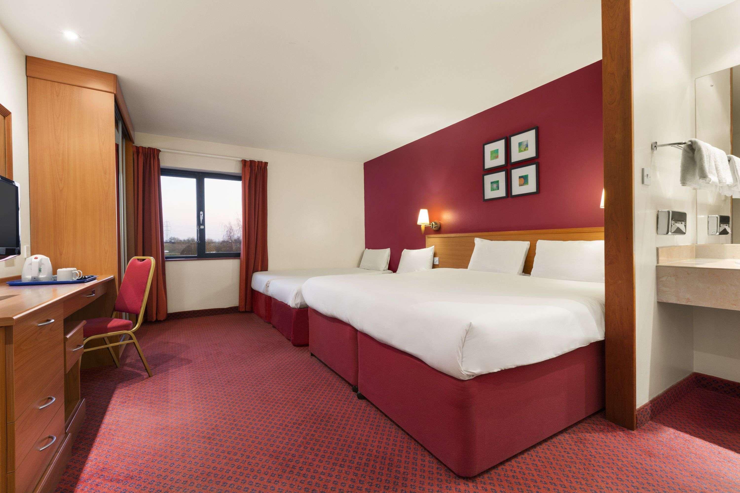 Days Stevenage North Hotel 3*