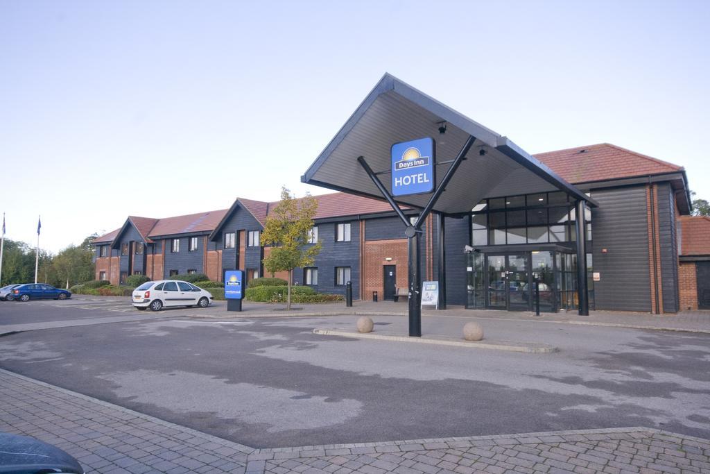 Days Stevenage North Hotel 3*